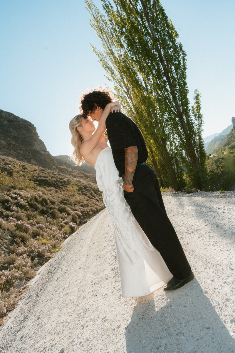 ESSENTIAL STRAPLESS TOP